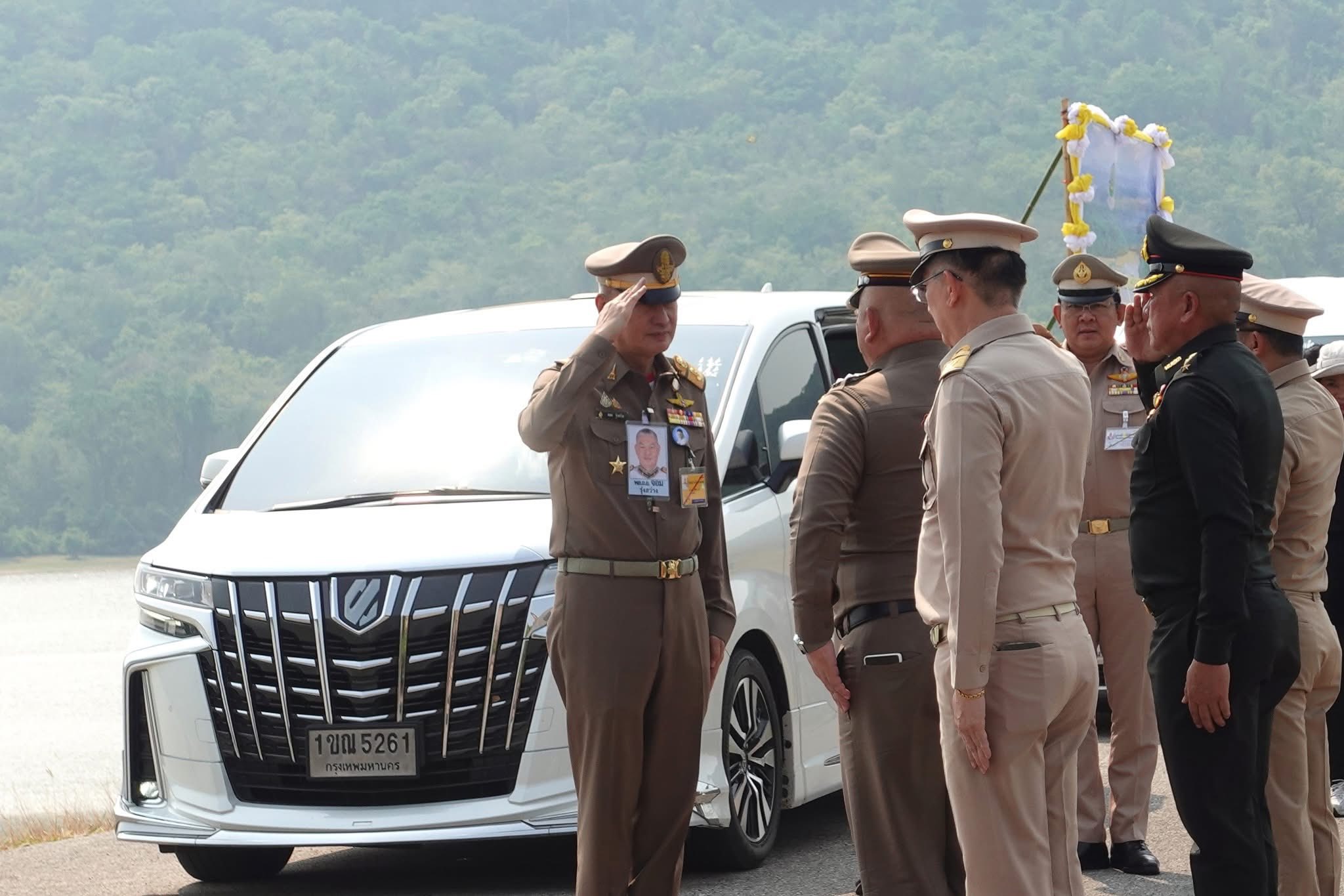 title - ส.ป.ก.กาฬสินธุ์ ร่วมต้อนรับ พลอากาศเอก จอม รุ่งสว่าง องคมนตรี รองประธานติดตามและขับเคลื่อนการดำเนินงานโครงการอันเนื่องมาจากพระราชดำริ