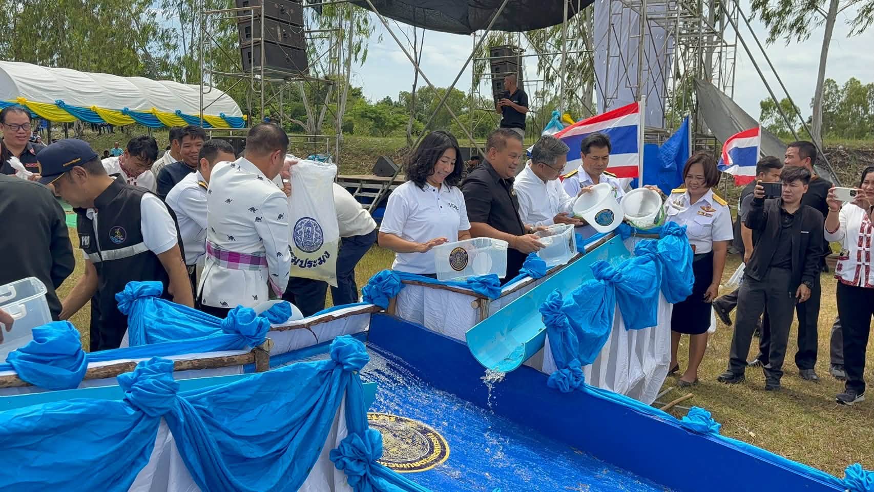 title - ส.ป.ก.กาฬสินธุ์ ร่วมพิธีปล่อยพันธุ์สัตว์น้ำเนื่องในโอกาสครบรอบการสถาปนาปีที่ 100 กรมประมง ณ เขื่อนลำปาว บริเวณบ้านคำดอกไม้ หมู่ที่ 6 ตำบลภูดิน อำเภอเมืองกาฬสินธุ์ จังหวัดกาฬสินธุ์