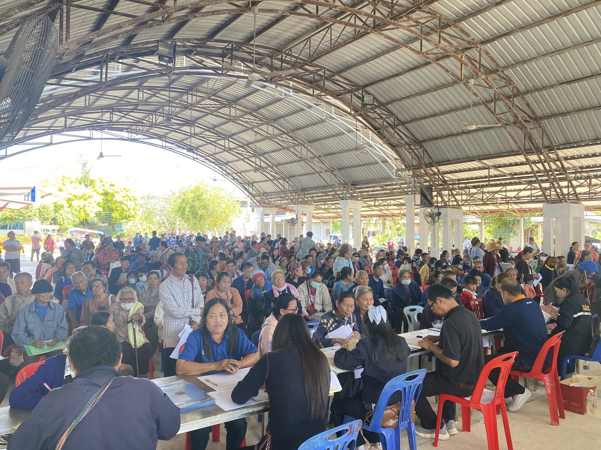 title - ส.ป.ก.กาฬสินธุ์ จัดหน่วยบริการประชาชนเคลื่อนที่ ส่งความสุข มอบโฉนดเพื่อการเกษตร เนื่องในเดือนแห่งความรัก “Valentine’s Day”