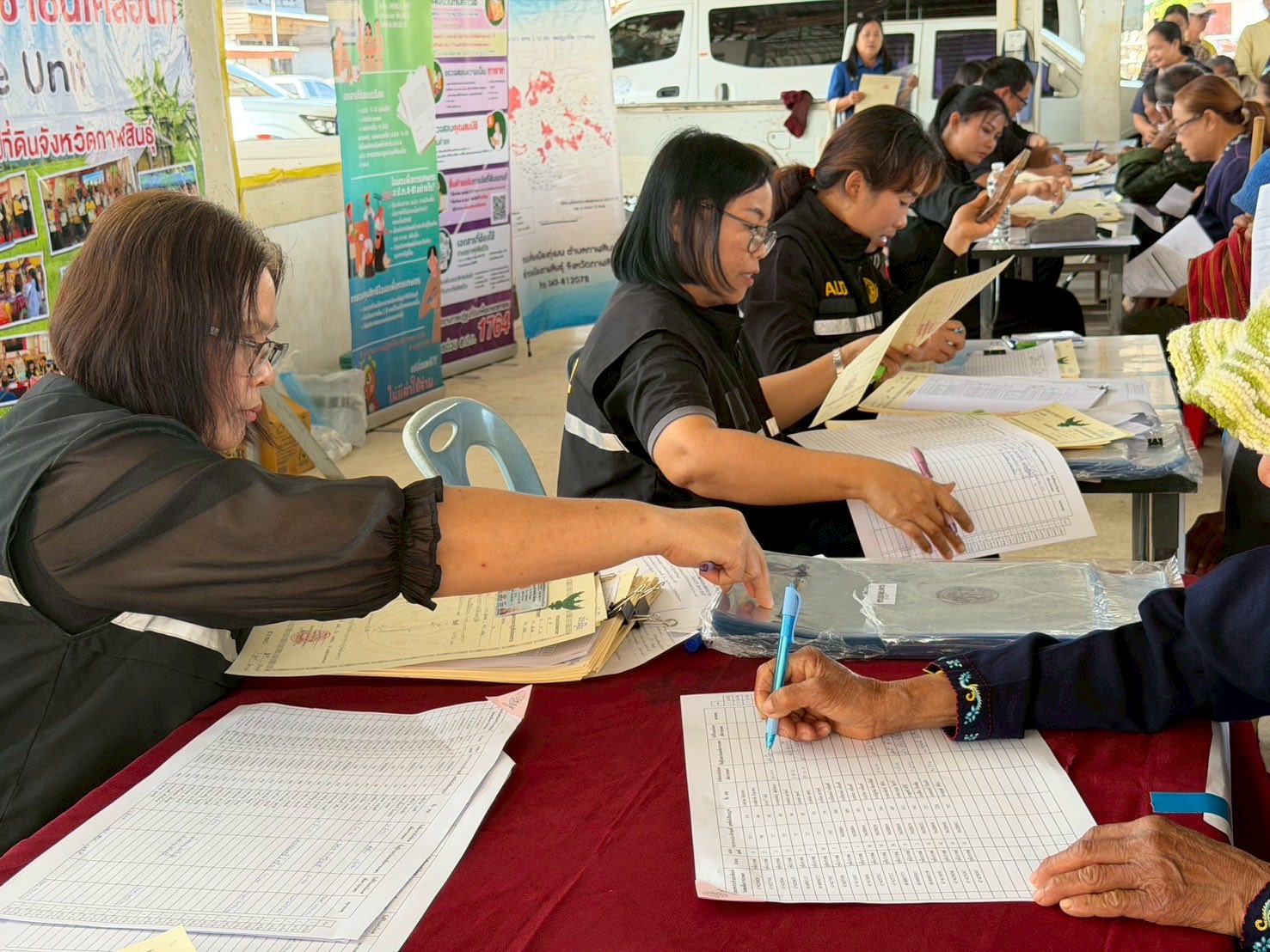 title - ส.ป.ก.กาฬสินธุ์ จัดหน่วยบริการประชาชนเคลื่อนที่ ส่งความสุข มอบโฉนดเพื่อการเกษตร เนื่องในเดือนแห่งความรัก “Valentine’s Day”