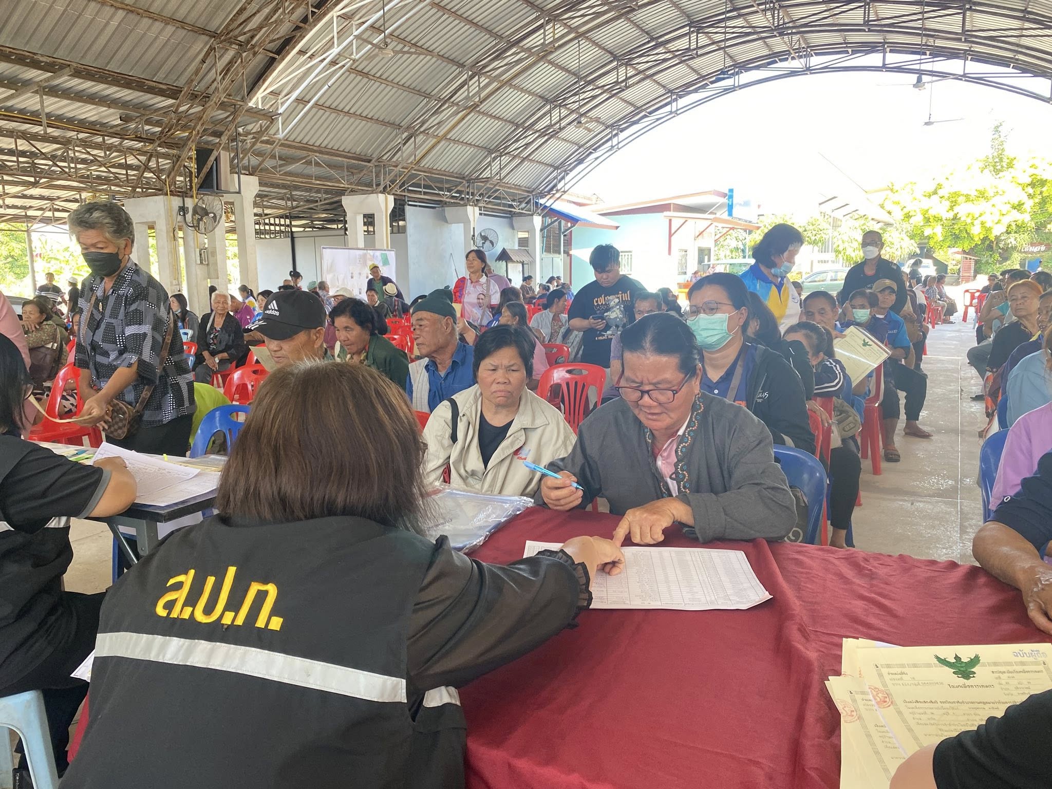 title - ส.ป.ก.กาฬสินธุ์ จัดหน่วยบริการประชาชนเคลื่อนที่ ส่งความสุข มอบโฉนดเพื่อการเกษตร เนื่องในเดือนแห่งความรัก “Valentine’s Day”