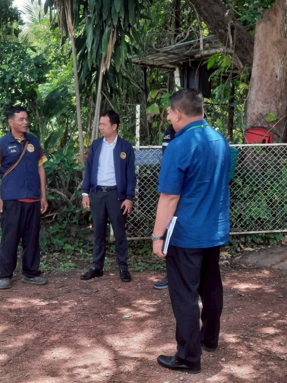 title - ส.ป.ก.กาฬสินธุ์ ร่วมประชุม/ลงพื้นที่ และหาแนวทางแก้ไขปัญหาข้อร้องเรียน/ร้องทุกข์กรณีปิดทางสัญจรสำหรับเข้า-ออก ในพื้นที่หมู่ที่ 3 ตำบลยางอู้ม อำเภอท่าคันโท จังหวัดกาฬสินธุ์