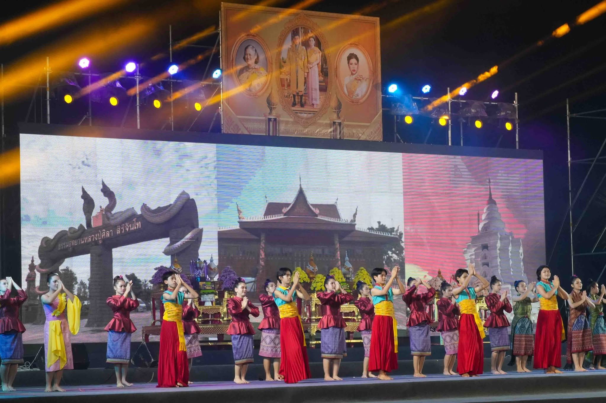 title - ส.ป.ก.กาฬสินธุ์ ร่วมพิธีเปิดงาน “มหกรรมโปงลาง แพรวา และงานกาชาด จังหวัดกาฬสินธุ์” ประจำปี 2569 ณ เวทีกลางบริเวณสนามหน้าศาลากลางจังหวัดกาฬสินธุ์ ศูนย์ราชการจังหวัดกาฬสินธุ์