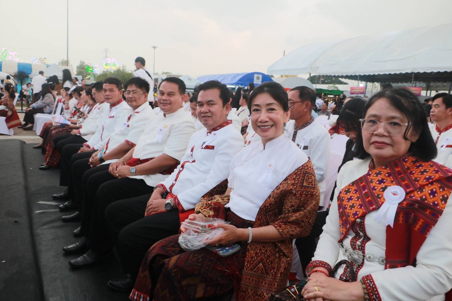title - ส.ป.ก.กาฬสินธุ์ ร่วมพิธีเปิดงาน “มหกรรมโปงลาง แพรวา และงานกาชาด จังหวัดกาฬสินธุ์” ประจำปี 2569 ณ เวทีกลางบริเวณสนามหน้าศาลากลางจังหวัดกาฬสินธุ์ ศูนย์ราชการจังหวัดกาฬสินธุ์