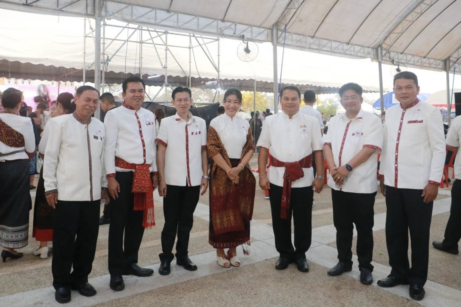 title - ส.ป.ก.กาฬสินธุ์ ร่วมพิธีเปิดงาน “มหกรรมโปงลาง แพรวา และงานกาชาด จังหวัดกาฬสินธุ์” ประจำปี 2569 ณ เวทีกลางบริเวณสนามหน้าศาลากลางจังหวัดกาฬสินธุ์ ศูนย์ราชการจังหวัดกาฬสินธุ์