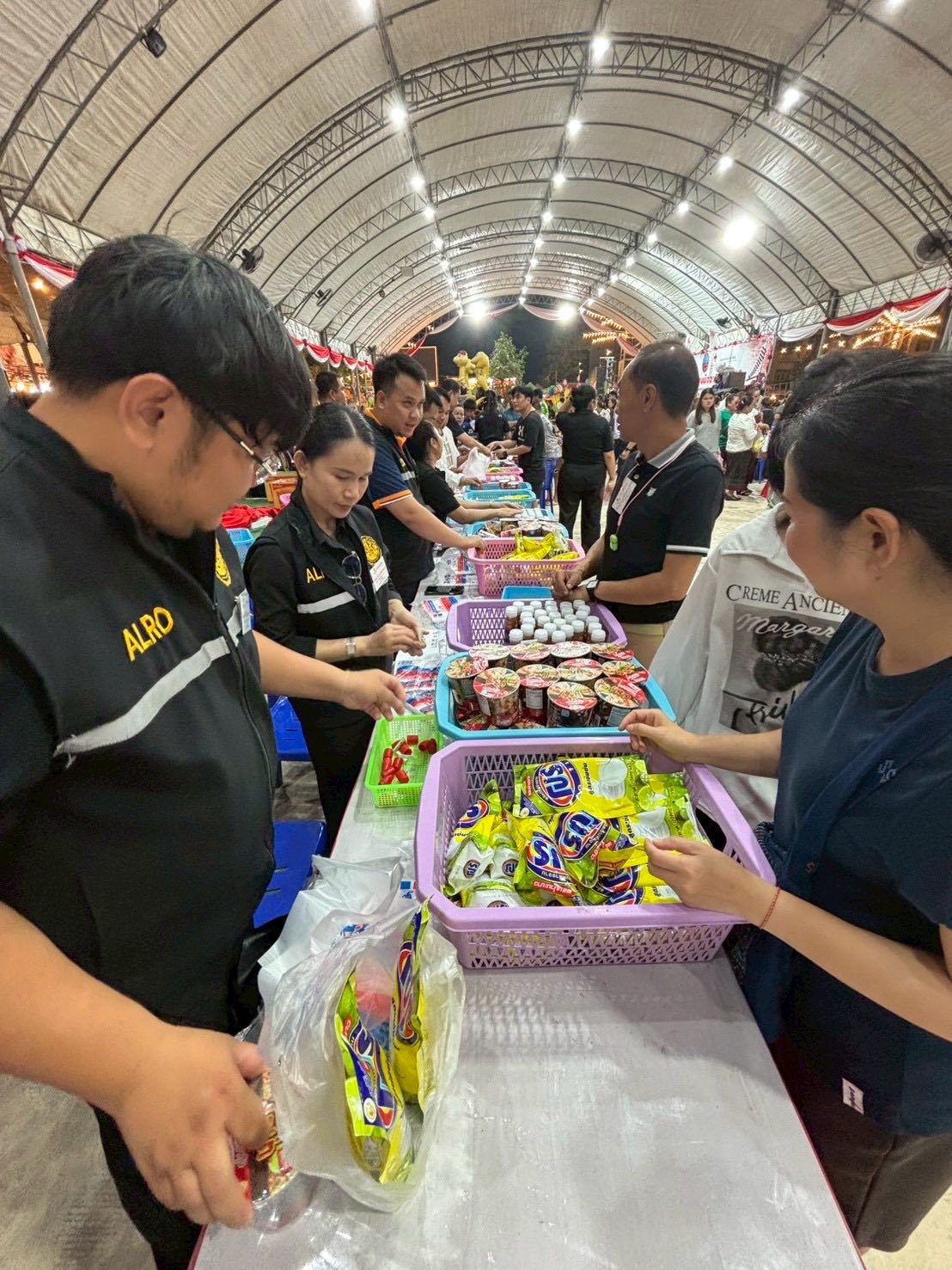 title - ส.ป.ก.กาฬสินธุ์ ร่วมมอบรางวัลพิเศษ และปฏิบัติงานช่วยกาชาดจังหวัดกาฬสินธุ์ ร้าน “มัจฉากาชาด ‘69“ ภายใต้งาน “มหกรรมโปงลาง แพรวา และงานกาชาด จังหวัดกาฬสินธุ์ ประจำปี 2569” ณ ลานด้านหน้าศาลากลางจังหวัดกาฬสินธุ์ ศูนย์ราชการจังหวัดกาฬสินธุ์