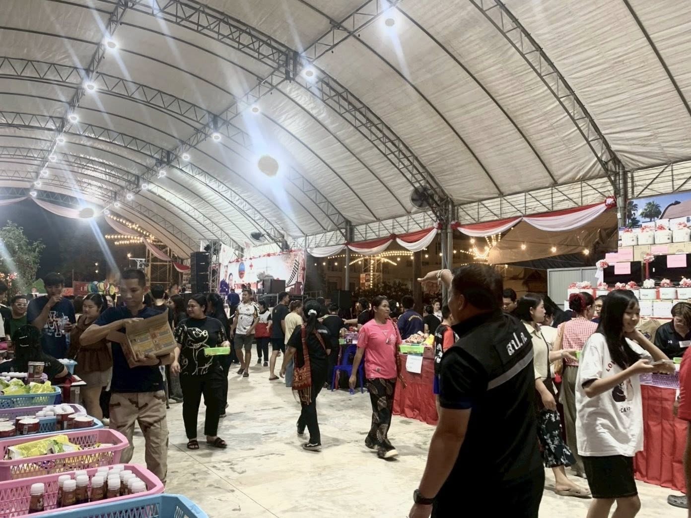 title - ส.ป.ก.กาฬสินธุ์ ร่วมมอบรางวัลพิเศษ และปฏิบัติงานช่วยกาชาดจังหวัดกาฬสินธุ์ ร้าน “มัจฉากาชาด ‘69“ ภายใต้งาน “มหกรรมโปงลาง แพรวา และงานกาชาด จังหวัดกาฬสินธุ์ ประจำปี 2569” ณ ลานด้านหน้าศาลากลางจังหวัดกาฬสินธุ์ ศูนย์ราชการจังหวัดกาฬสินธุ์