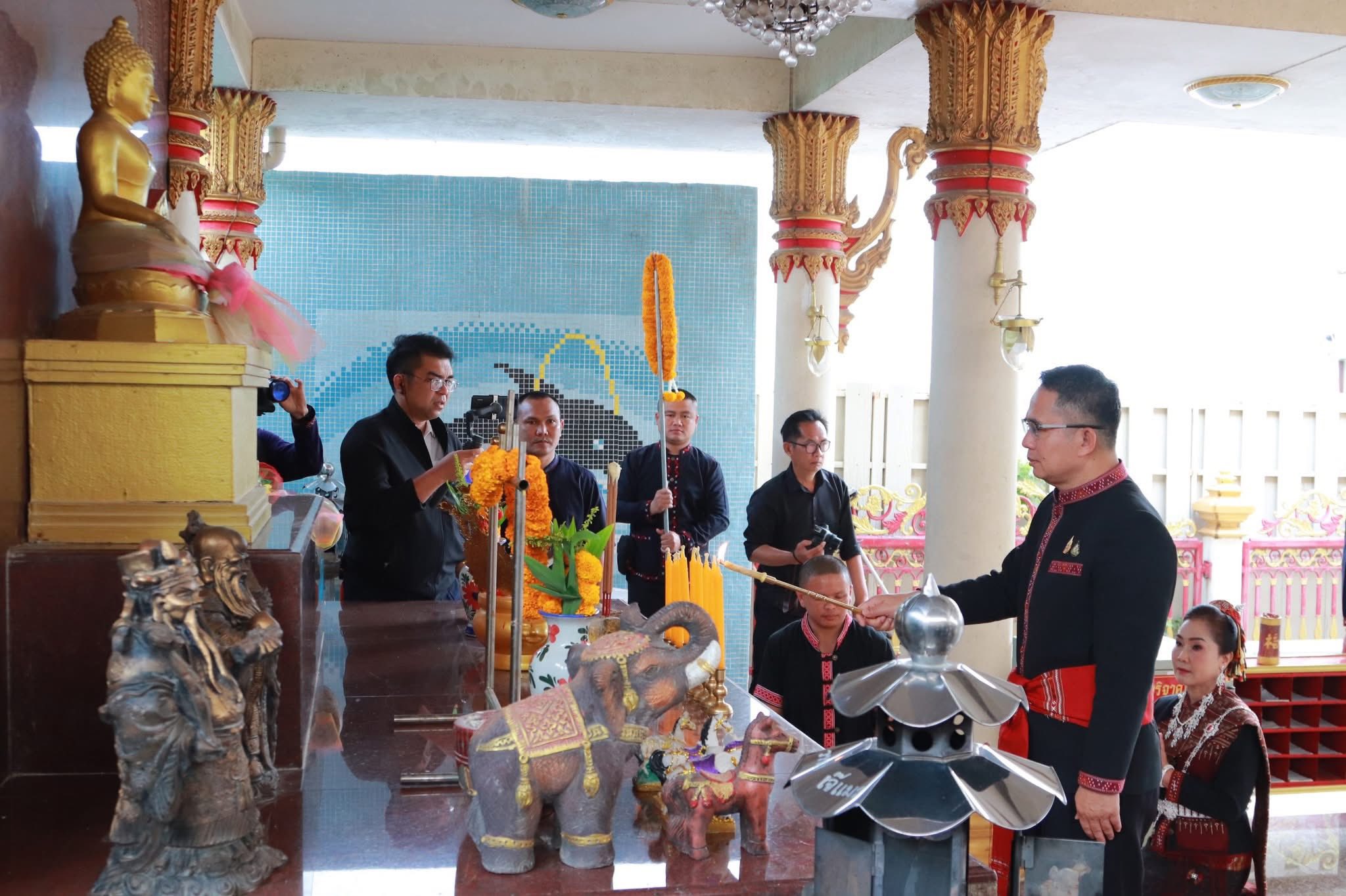 title - ส.ป.ก.กาฬสินธุ์ ร่วมพิธีบวงสรวงอนุสาวรีย์พระยาชัยสุนทร เนื่องในงาน 