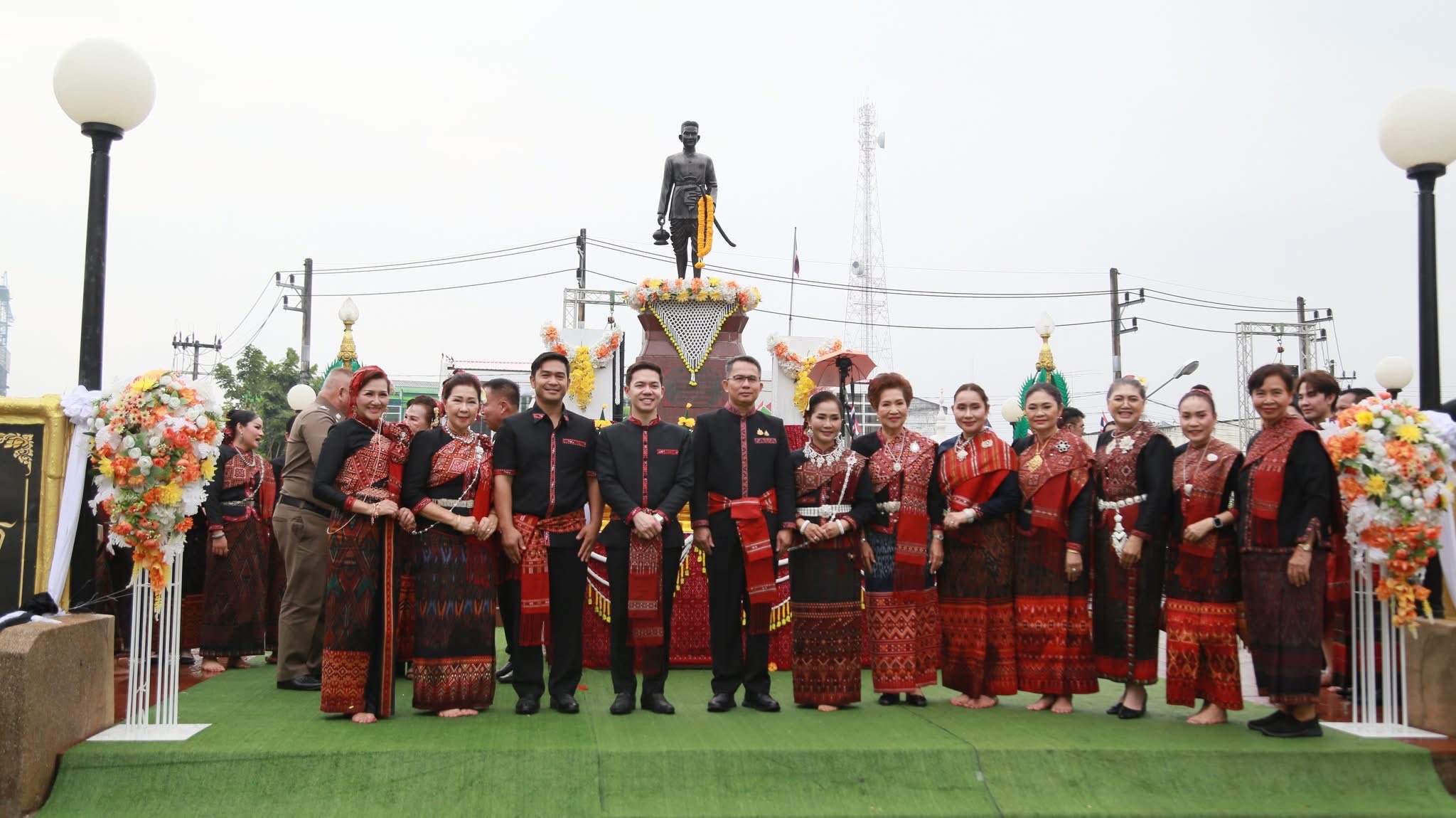 title - ส.ป.ก.กาฬสินธุ์ ร่วมพิธีบวงสรวงอนุสาวรีย์พระยาชัยสุนทร เนื่องในงาน 