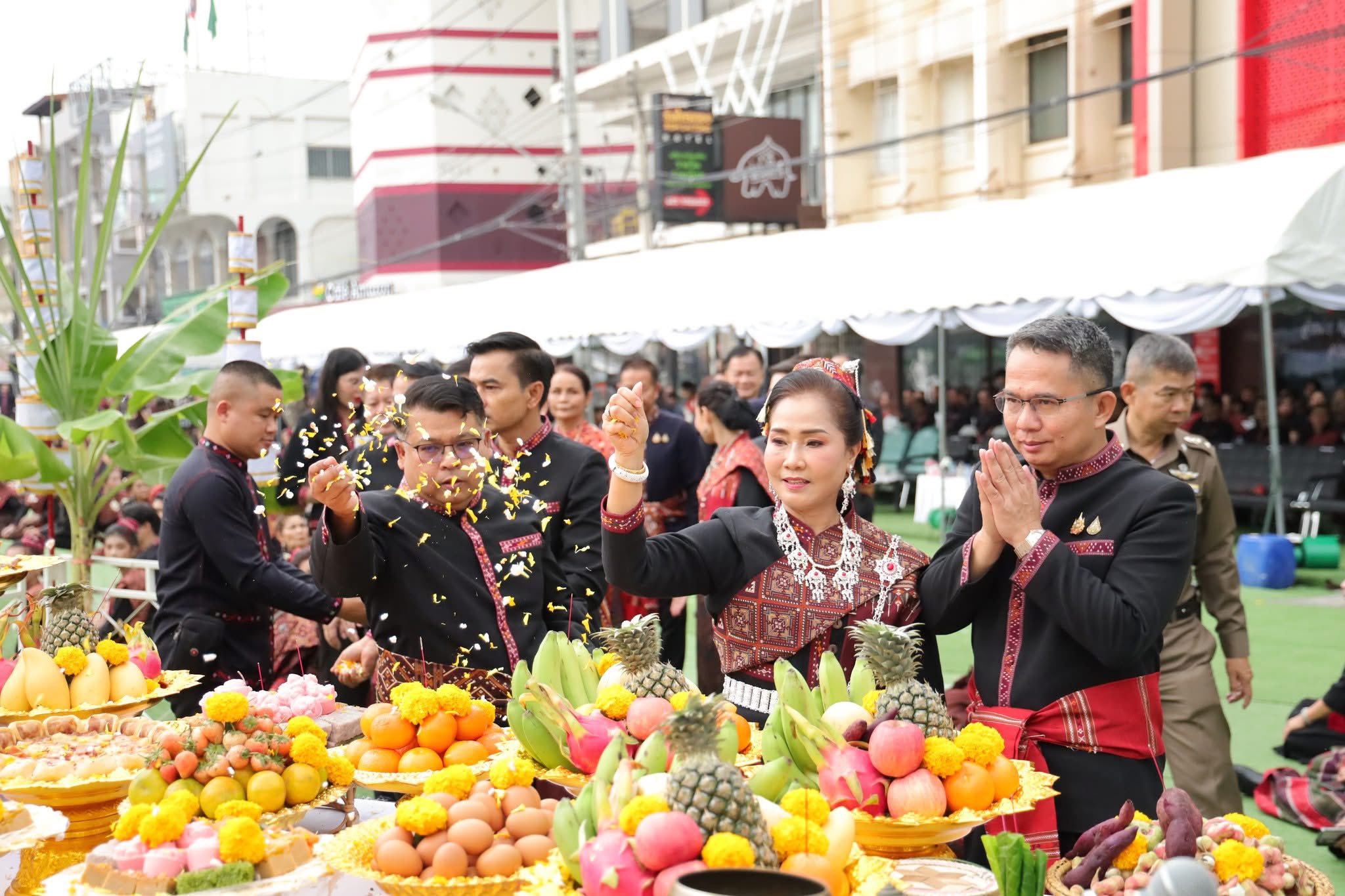 title - ส.ป.ก.กาฬสินธุ์ ร่วมพิธีบวงสรวงอนุสาวรีย์พระยาชัยสุนทร เนื่องในงาน 
