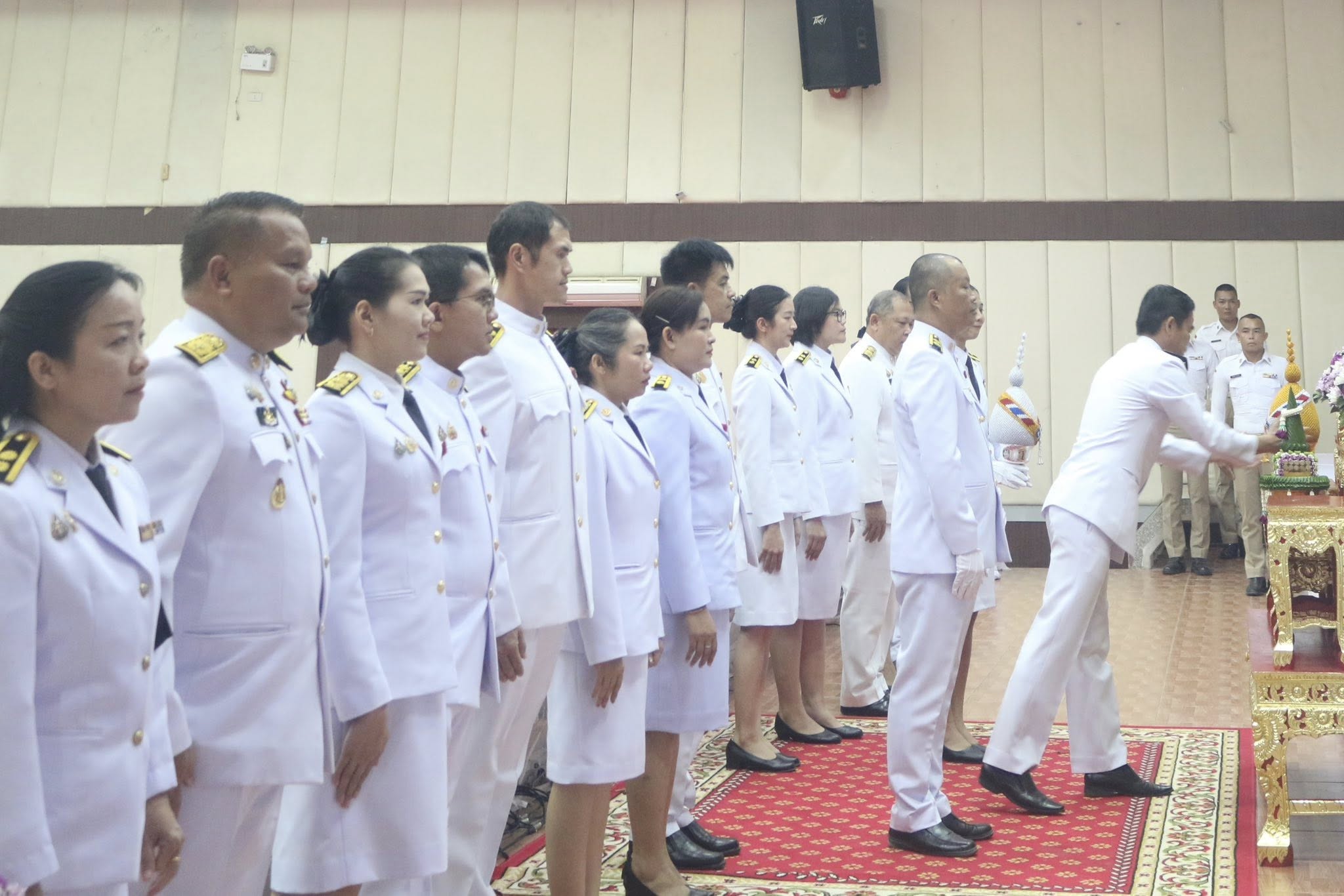 title - ส.ป.ก.กาฬสินธุ์ ร่วมพิธีถวายเครื่องราชสักการะ วางพานพุ่มเงิน พุ่มทอง และจุดเทียนถวายพระพรชัยมงคล เนื่องในโอกาสพระราชพิธีมหามงคลเฉลิมพระชนมพรรษา 4 รอบ สมเด็จพระนางเจ้าฯ พระบรมราชินี 3 มิถุนายน 2569 จังหวัดกาฬสินธุ์ ณ หอประชุมเฉลิมพระเกียรติ 80 พรรษา มหาราชา ศาลากลางจังหวัดกาฬสินธุ์ (หลังเก่า)