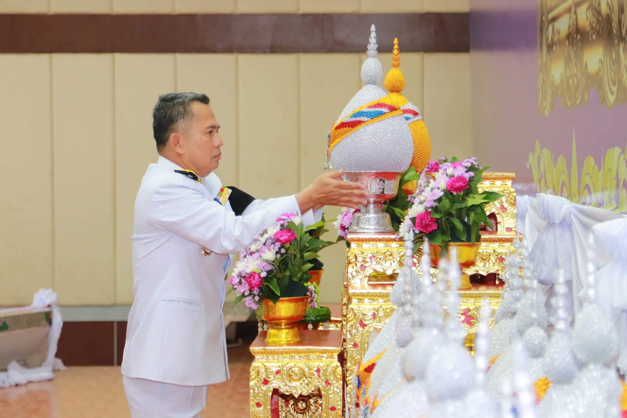 title - ส.ป.ก.กาฬสินธุ์ ร่วมพิธีถวายเครื่องราชสักการะ วางพานพุ่มเงิน พุ่มทอง และจุดเทียนถวายพระพรชัยมงคล เนื่องในโอกาสพระราชพิธีมหามงคลเฉลิมพระชนมพรรษา 4 รอบ สมเด็จพระนางเจ้าฯ พระบรมราชินี 3 มิถุนายน 2569 จังหวัดกาฬสินธุ์ ณ หอประชุมเฉลิมพระเกียรติ 80 พรรษา มหาราชา ศาลากลางจังหวัดกาฬสินธุ์ (หลังเก่า)