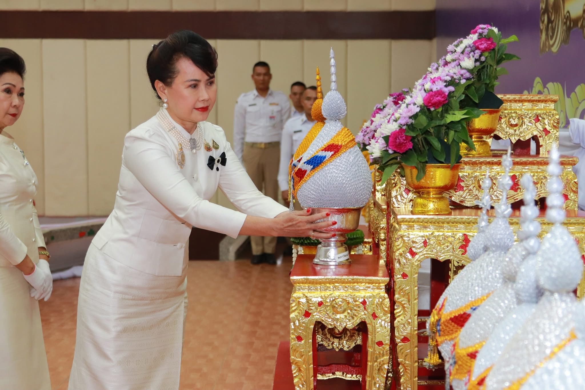 title - ส.ป.ก.กาฬสินธุ์ ร่วมพิธีถวายเครื่องราชสักการะ วางพานพุ่มเงิน พุ่มทอง และจุดเทียนถวายพระพรชัยมงคล เนื่องในโอกาสพระราชพิธีมหามงคลเฉลิมพระชนมพรรษา 4 รอบ สมเด็จพระนางเจ้าฯ พระบรมราชินี 3 มิถุนายน 2569 จังหวัดกาฬสินธุ์ ณ หอประชุมเฉลิมพระเกียรติ 80 พรรษา มหาราชา ศาลากลางจังหวัดกาฬสินธุ์ (หลังเก่า)