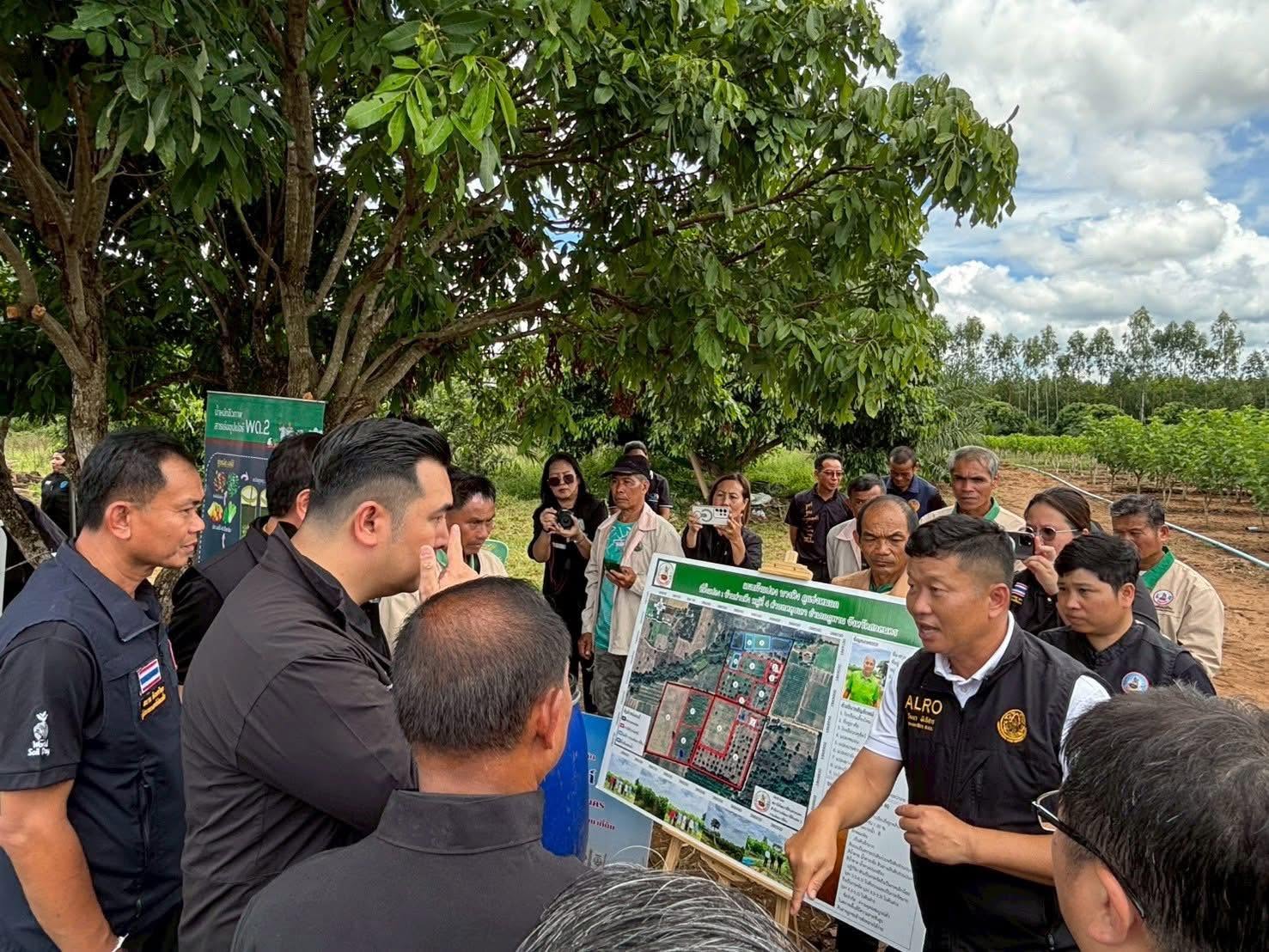 title - ส.ป.ก.กาฬสินธุ์ ร่วมลงพื้นที่จังหวัดสกลนคร เพื่อรับมอบนโยบายจากผู้บริหารกระทรวงเกษตรและสหกรณ์ ในการเดินทางมาตรวจราชการของนายวัชระพล ขาวขำ รัฐมนตรีช่วยว่าการกระทรวงเกษตรและสหกรณ์ ในพื้นที่จังหวัดสกลนคร