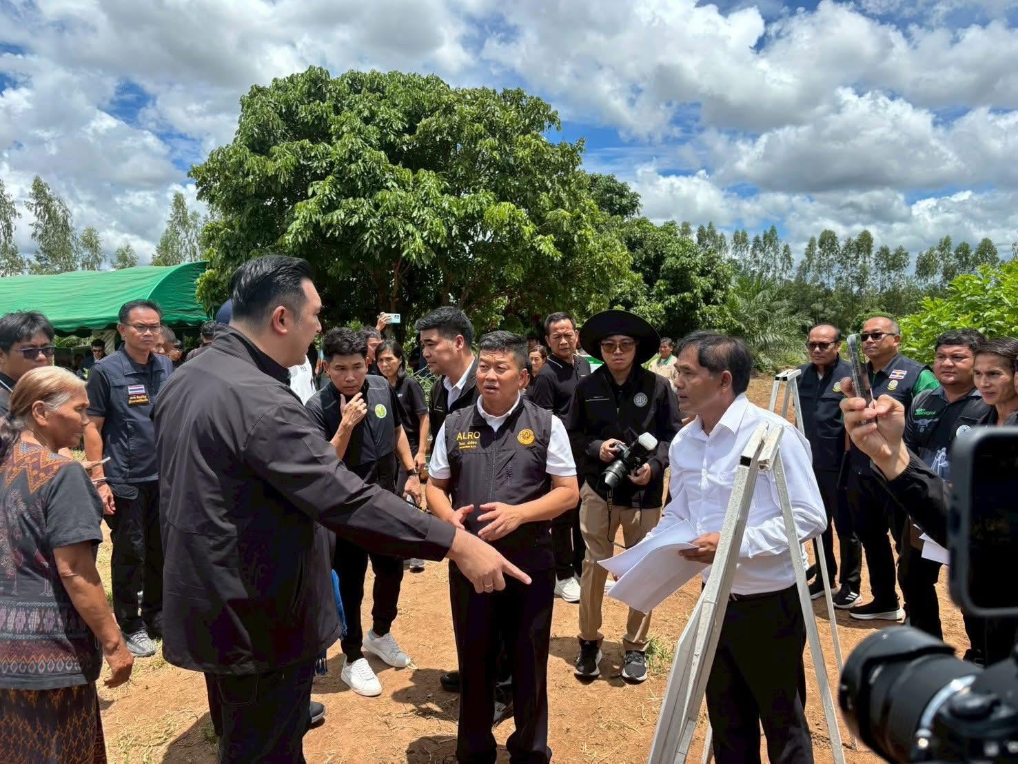 title - ส.ป.ก.กาฬสินธุ์ ร่วมลงพื้นที่จังหวัดสกลนคร เพื่อรับมอบนโยบายจากผู้บริหารกระทรวงเกษตรและสหกรณ์ ในการเดินทางมาตรวจราชการของนายวัชระพล ขาวขำ รัฐมนตรีช่วยว่าการกระทรวงเกษตรและสหกรณ์ ในพื้นที่จังหวัดสกลนคร