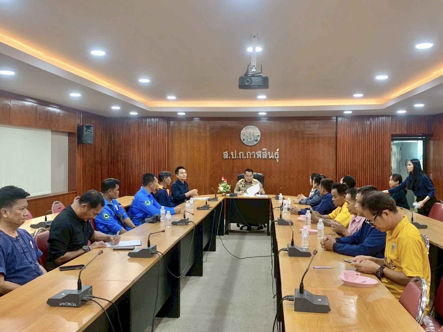 title - ส.ป.ก.กาฬสินธุ์ ร่วมกันส่งมอบหนังสืออนุญาตให้ใช้ที่ดินเพื่อกิจการสาธารณูปโภคและกิจการอื่นๆ ในเขตปฏิรูปที่ดิน (ส.ป.ก.4-31) จำนวน 5 หน่วนงาน 8 ฉบับ ณ ห้องประชุมสำนักงานการปฏิรูปที่ดินจังหวัดกาฬสินธุ์