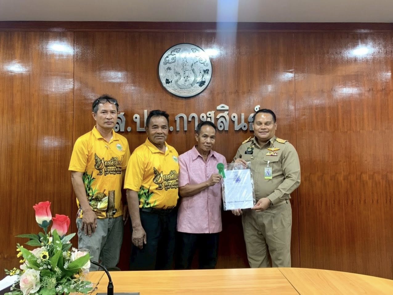 title - ส.ป.ก.กาฬสินธุ์ ร่วมกันส่งมอบหนังสืออนุญาตให้ใช้ที่ดินเพื่อกิจการสาธารณูปโภคและกิจการอื่นๆ ในเขตปฏิรูปที่ดิน (ส.ป.ก.4-31) จำนวน 5 หน่วนงาน 8 ฉบับ ณ ห้องประชุมสำนักงานการปฏิรูปที่ดินจังหวัดกาฬสินธุ์