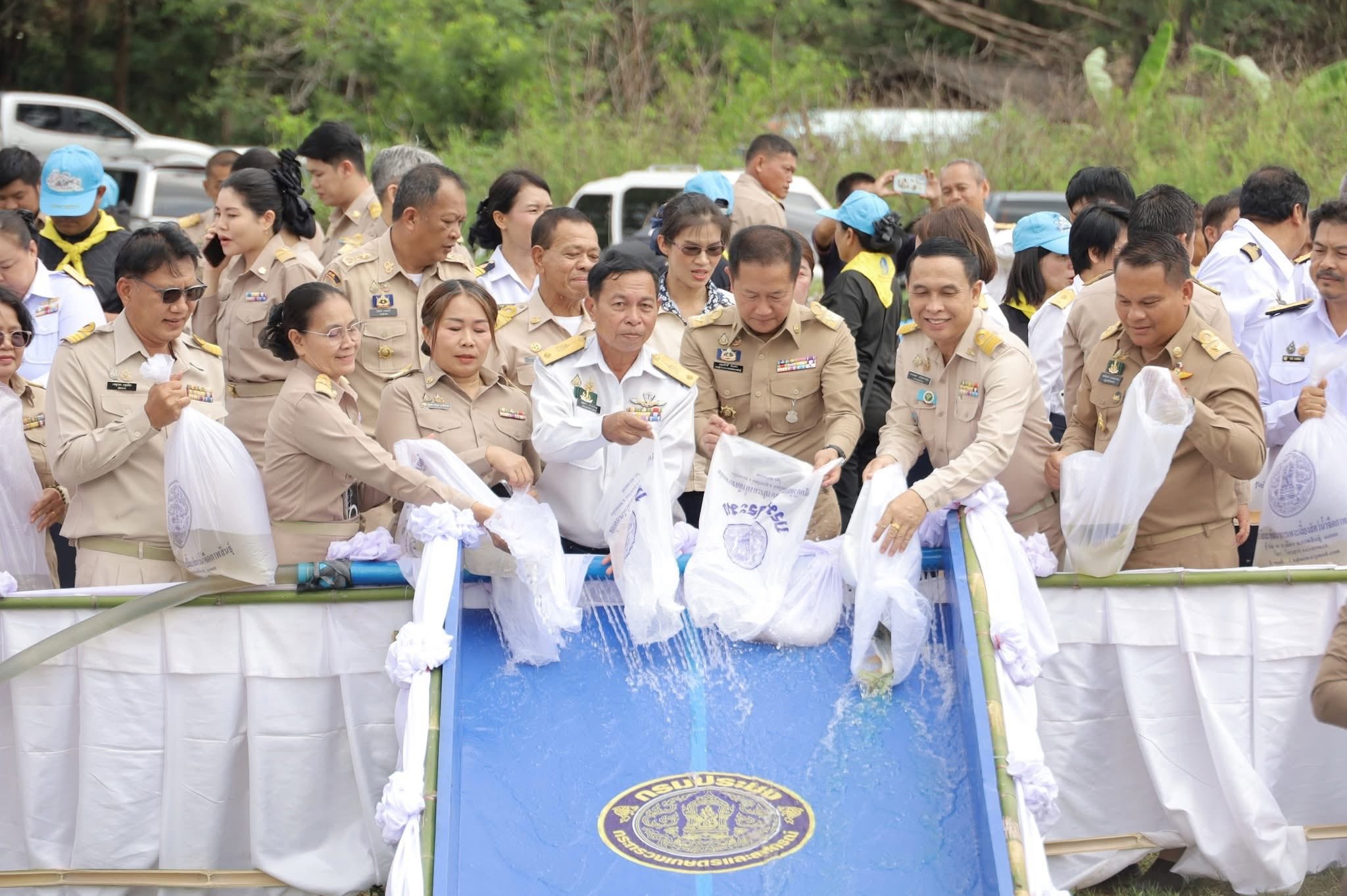 title - ส.ป.ก.กาฬสินธุ์ ร่วมพิธีปล่อยพันธุ์สัตว์น้ำ เพื่อเฉลิมพระเกียรติ สมเด็จพระนางเจ้าสุทิดา พัชรสุธาพิมลลักษณ พระบรมราชินี เนื่องในโอกาสพระราชพิธีมหามงคลเฉลิมพระชนมพรรษา 4 รอบ 3 มิถุนายน 2569 ณ อ่างเก็บน้ำห้วยสังเคียบ หมู่ที่ 4 บ้านเหล่าภูพาน ตำบลแซงบาดาล อำเภอสมเด็จ จังหวัดกาฬสินธุ์