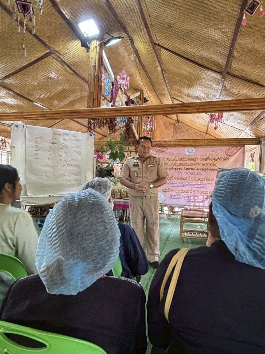 title - ส.ป.ก.กาฬสินธุ์ ตรวจเยี่ยมการดำเนินงานโครงการฝึกอบรมหลักสูตร “การบริหารจัดการกลุ่ม การเพิ่มมูลค่าสินค้า และการพัฒนาช่องทางการตลาด” ภายใต้โครงการพัฒนาธุรกิจชุมชน กิจกรรมพัฒนาธุรกิจในเขตปฏิรูปที่ดิน ปีงบประมาณ พ.ศ. 2569