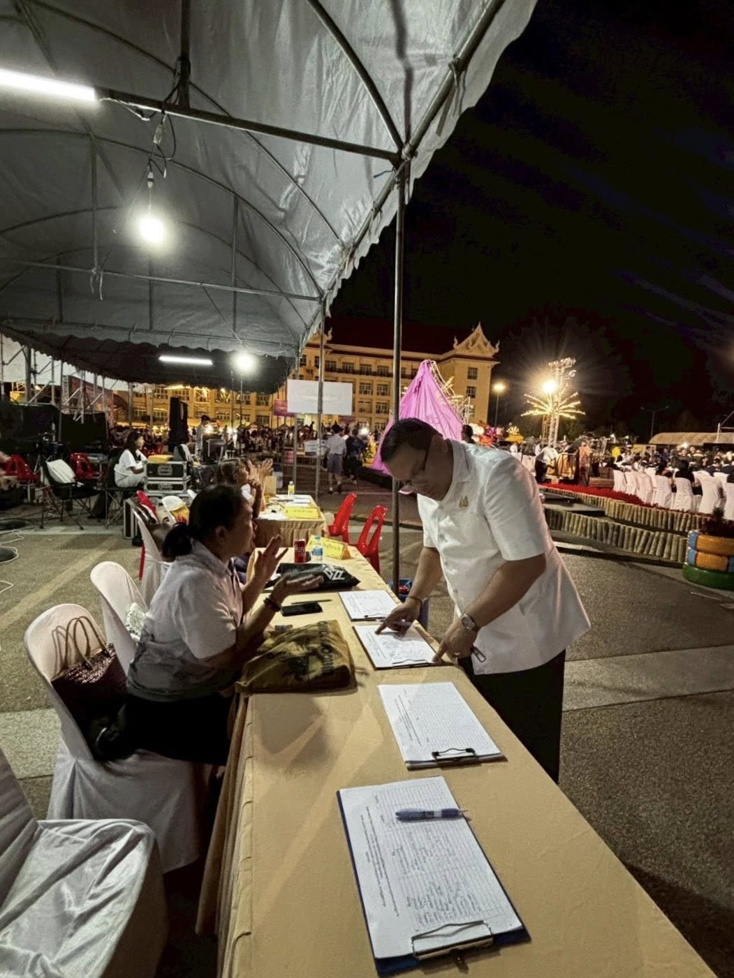 title - ส.ป.ก.กาฬสินธุ์ ร่วมเป็นสักขีพยานในพิธีการออกรางวัลสลากกาชาด ประจำปี 2569 ในงานมหกรรมโปงลาง แพรวา และงานกาชาดจังหวัดกาฬสินธุ์ ประจำปี 2569 ณ เวทีกลาง บริเวณหน้าศาลากลางจังหวัดกาฬสินธุ์