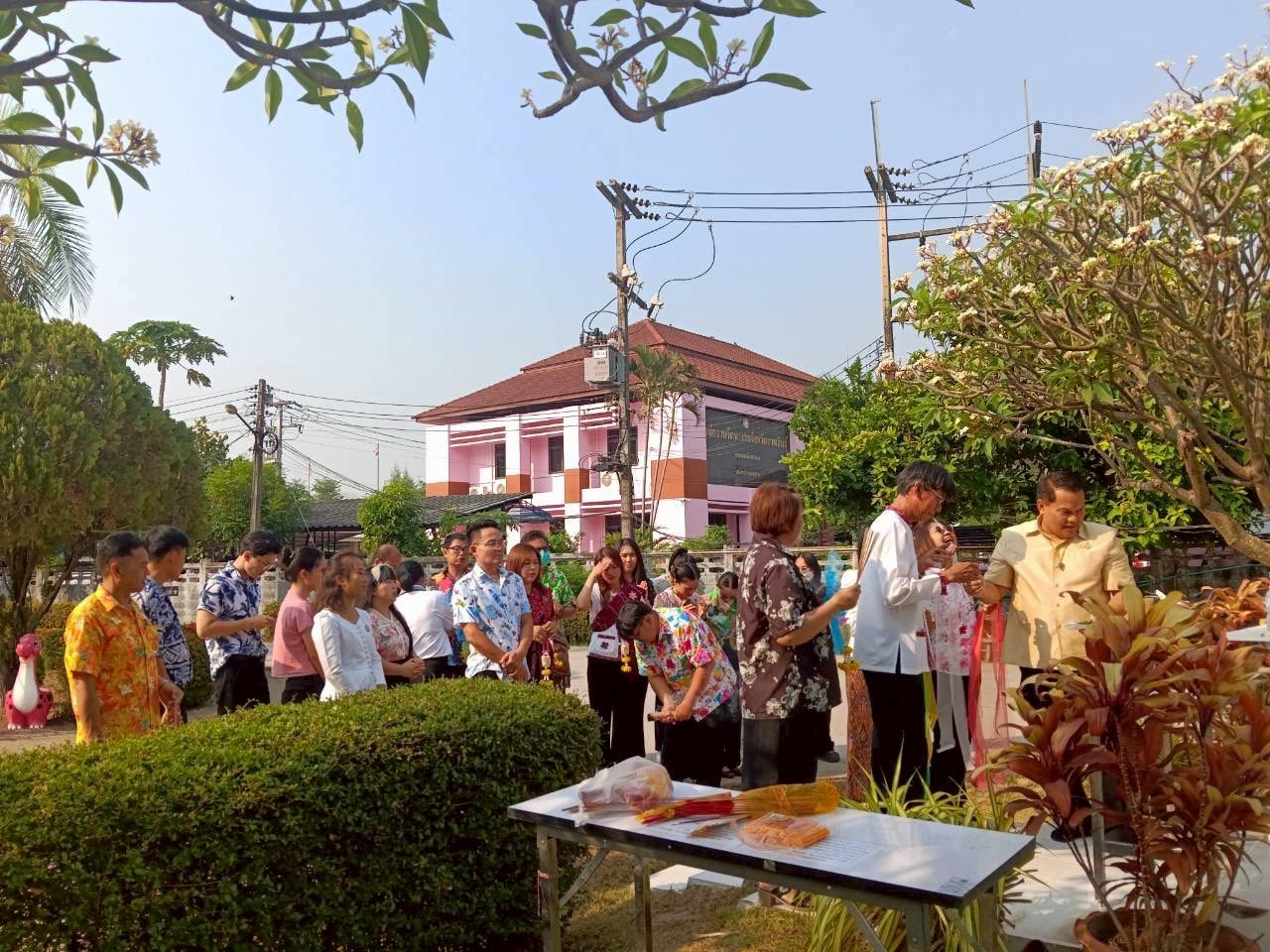 title - ส.ป.ก.กาฬสินธุ์ ร่วมใจกันจัดกิจกรรมสืบสานประเพณีสงกรานต์ เนื่องในโอกาสวันขึ้นปีใหม่ไทย ประจำปี 2569 ณ ห้องประชุม สำนักงานการปฏิรูปที่ดินจังหวัดกาฬสินธุ์ (ชั้น 2 )