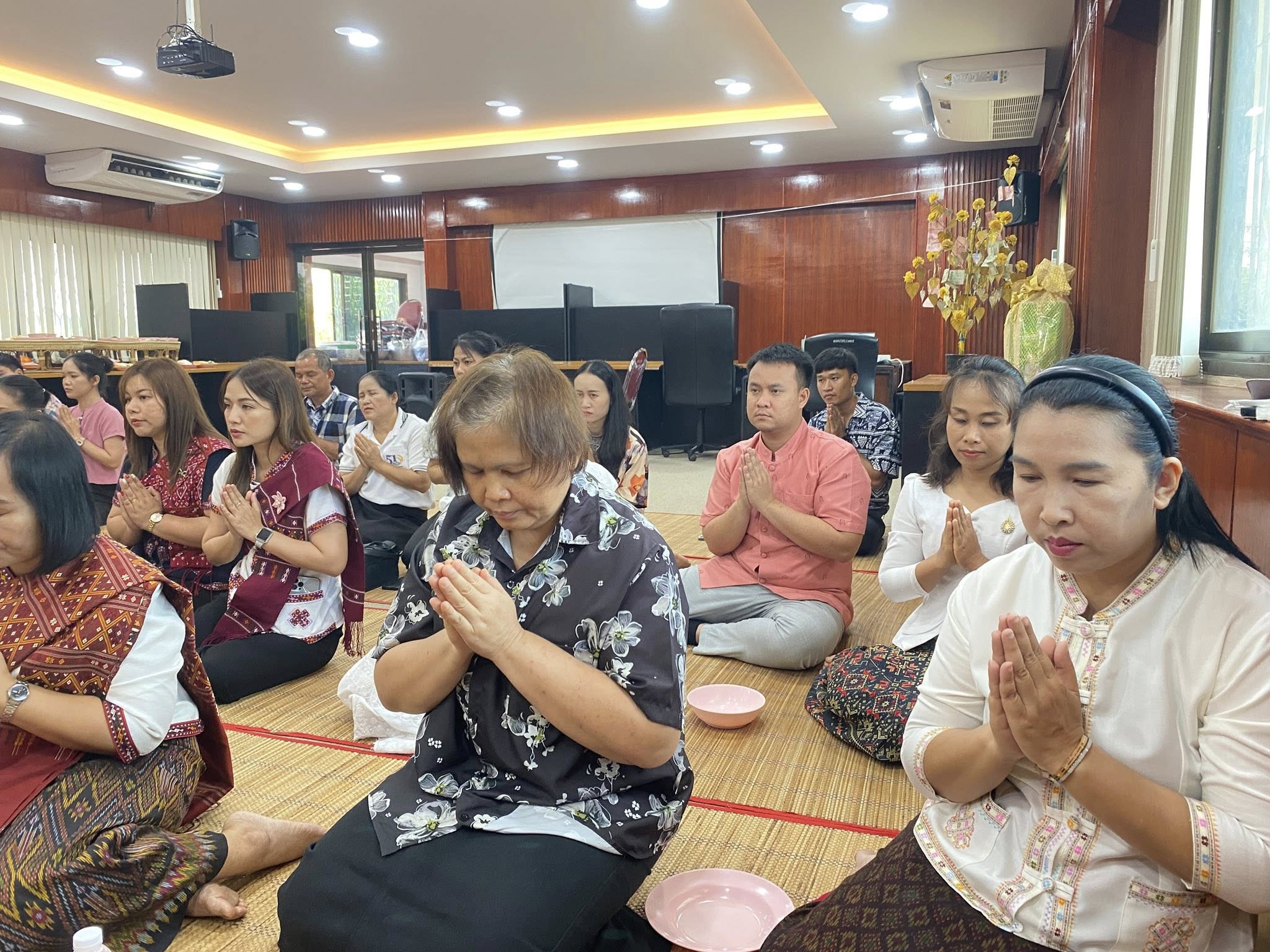 title - ส.ป.ก.กาฬสินธุ์ ร่วมใจกันจัดกิจกรรมสืบสานประเพณีสงกรานต์ เนื่องในโอกาสวันขึ้นปีใหม่ไทย ประจำปี 2569 ณ ห้องประชุม สำนักงานการปฏิรูปที่ดินจังหวัดกาฬสินธุ์ (ชั้น 2 )