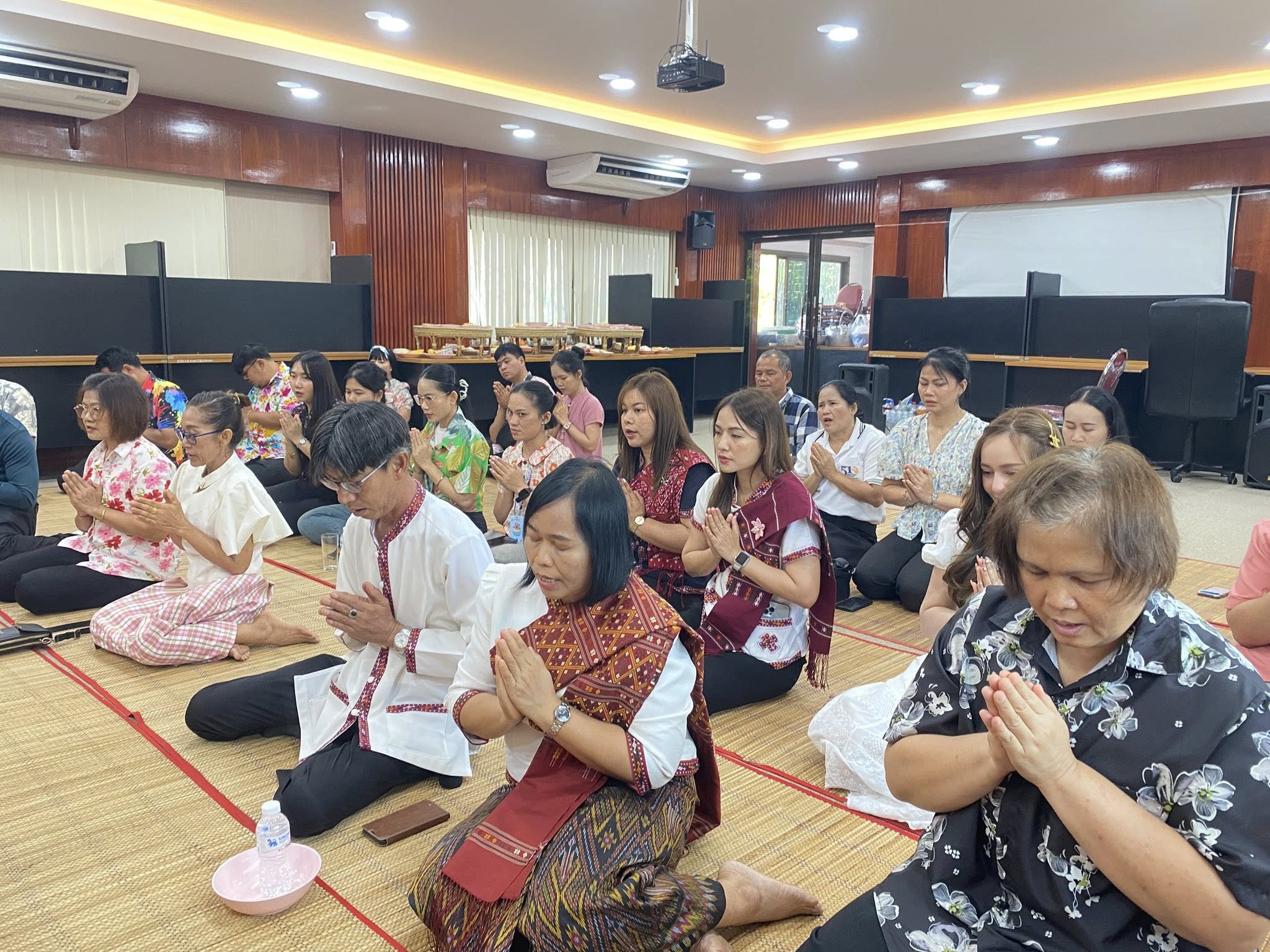 title - ส.ป.ก.กาฬสินธุ์ ร่วมใจกันจัดกิจกรรมสืบสานประเพณีสงกรานต์ เนื่องในโอกาสวันขึ้นปีใหม่ไทย ประจำปี 2569 ณ ห้องประชุม สำนักงานการปฏิรูปที่ดินจังหวัดกาฬสินธุ์ (ชั้น 2 )