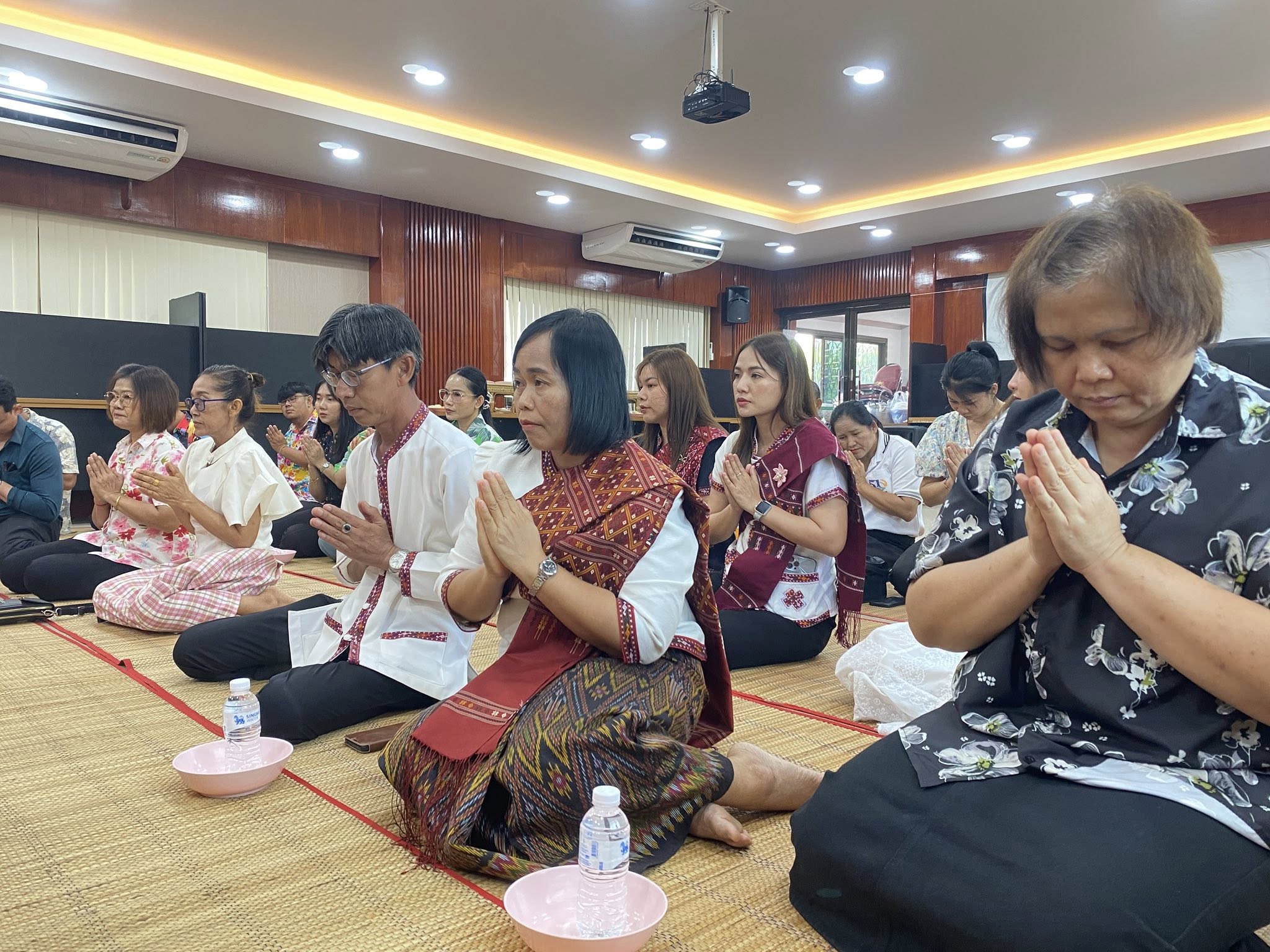 title - ส.ป.ก.กาฬสินธุ์ ร่วมใจกันจัดกิจกรรมสืบสานประเพณีสงกรานต์ เนื่องในโอกาสวันขึ้นปีใหม่ไทย ประจำปี 2569 ณ ห้องประชุม สำนักงานการปฏิรูปที่ดินจังหวัดกาฬสินธุ์ (ชั้น 2 )
