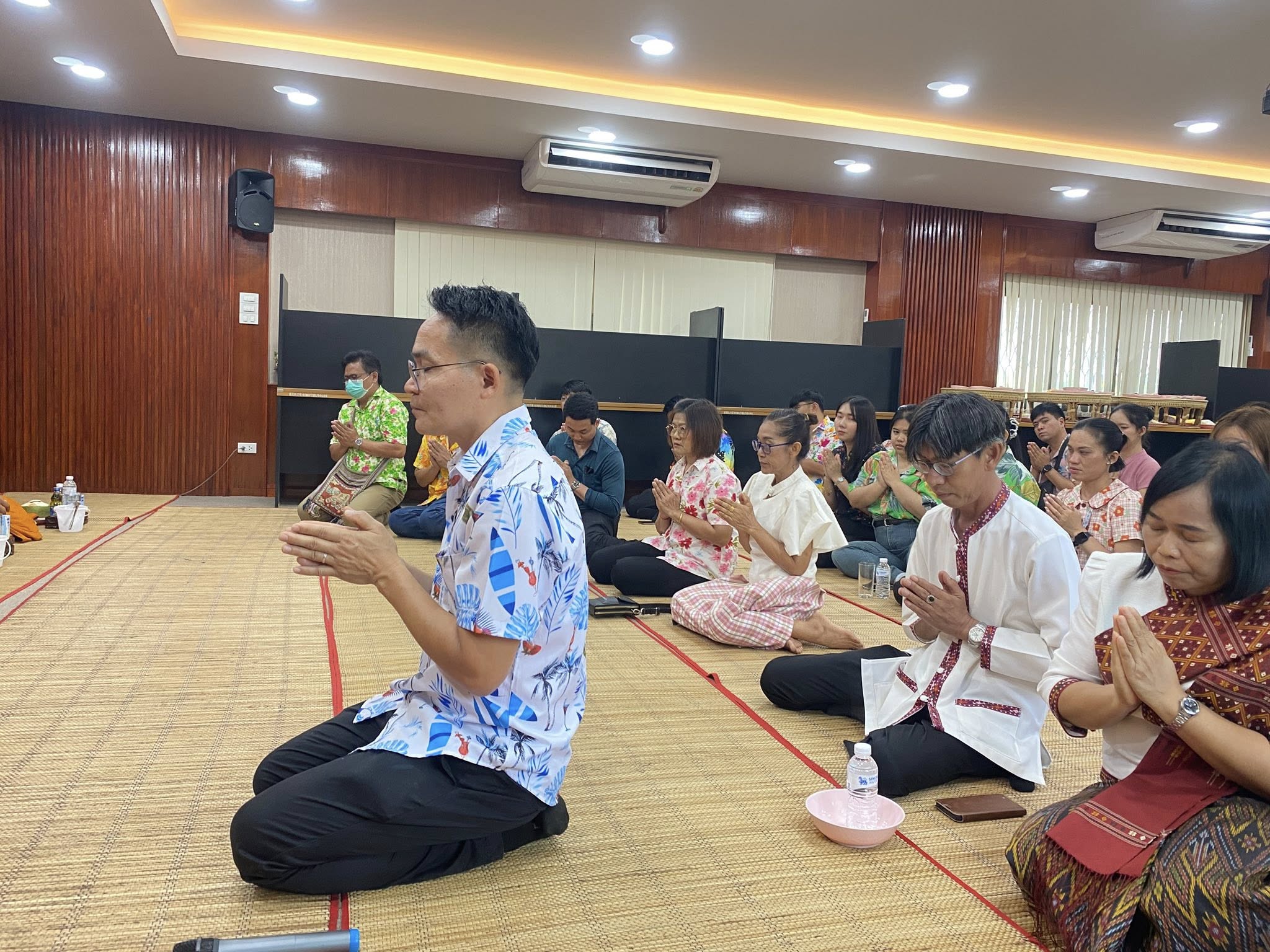 title - ส.ป.ก.กาฬสินธุ์ ร่วมใจกันจัดกิจกรรมสืบสานประเพณีสงกรานต์ เนื่องในโอกาสวันขึ้นปีใหม่ไทย ประจำปี 2569 ณ ห้องประชุม สำนักงานการปฏิรูปที่ดินจังหวัดกาฬสินธุ์ (ชั้น 2 )