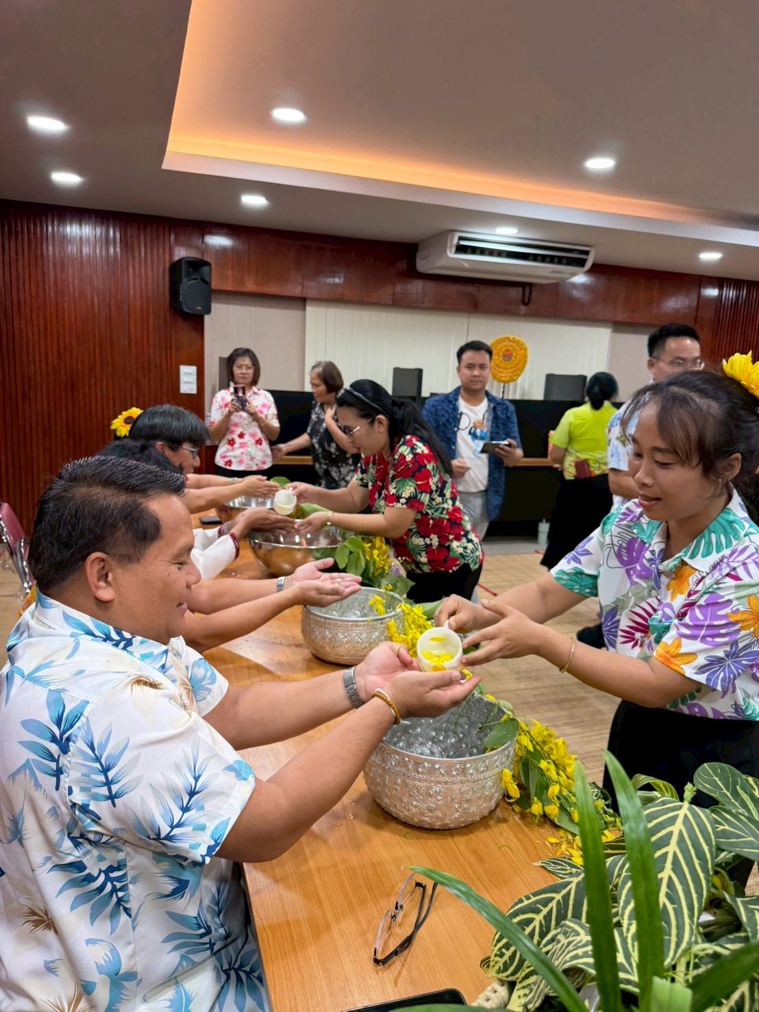 title - ส.ป.ก.กาฬสินธุ์ ร่วมใจกันจัดกิจกรรมสืบสานประเพณีสงกรานต์ เนื่องในโอกาสวันขึ้นปีใหม่ไทย ประจำปี 2569 ณ ห้องประชุม สำนักงานการปฏิรูปที่ดินจังหวัดกาฬสินธุ์ (ชั้น 2 )