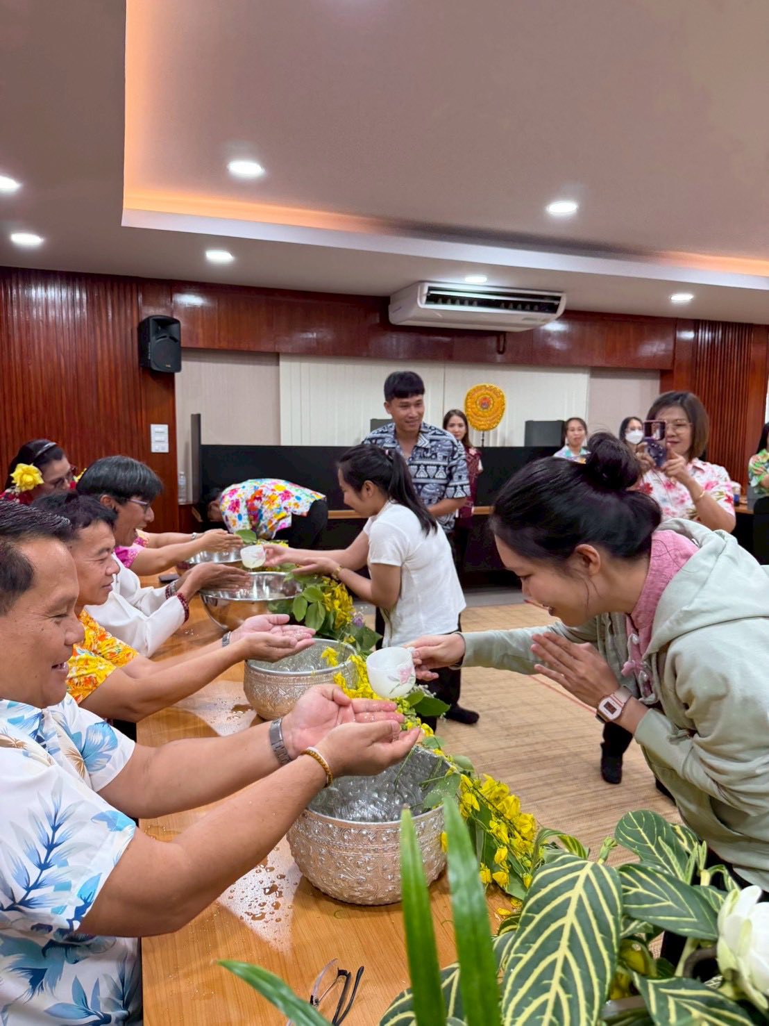 title - ส.ป.ก.กาฬสินธุ์ ร่วมใจกันจัดกิจกรรมสืบสานประเพณีสงกรานต์ เนื่องในโอกาสวันขึ้นปีใหม่ไทย ประจำปี 2569 ณ ห้องประชุม สำนักงานการปฏิรูปที่ดินจังหวัดกาฬสินธุ์ (ชั้น 2 )
