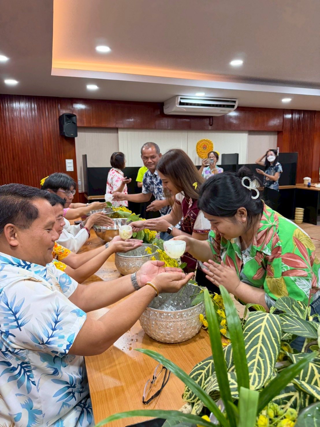 title - ส.ป.ก.กาฬสินธุ์ ร่วมใจกันจัดกิจกรรมสืบสานประเพณีสงกรานต์ เนื่องในโอกาสวันขึ้นปีใหม่ไทย ประจำปี 2569 ณ ห้องประชุม สำนักงานการปฏิรูปที่ดินจังหวัดกาฬสินธุ์ (ชั้น 2 )