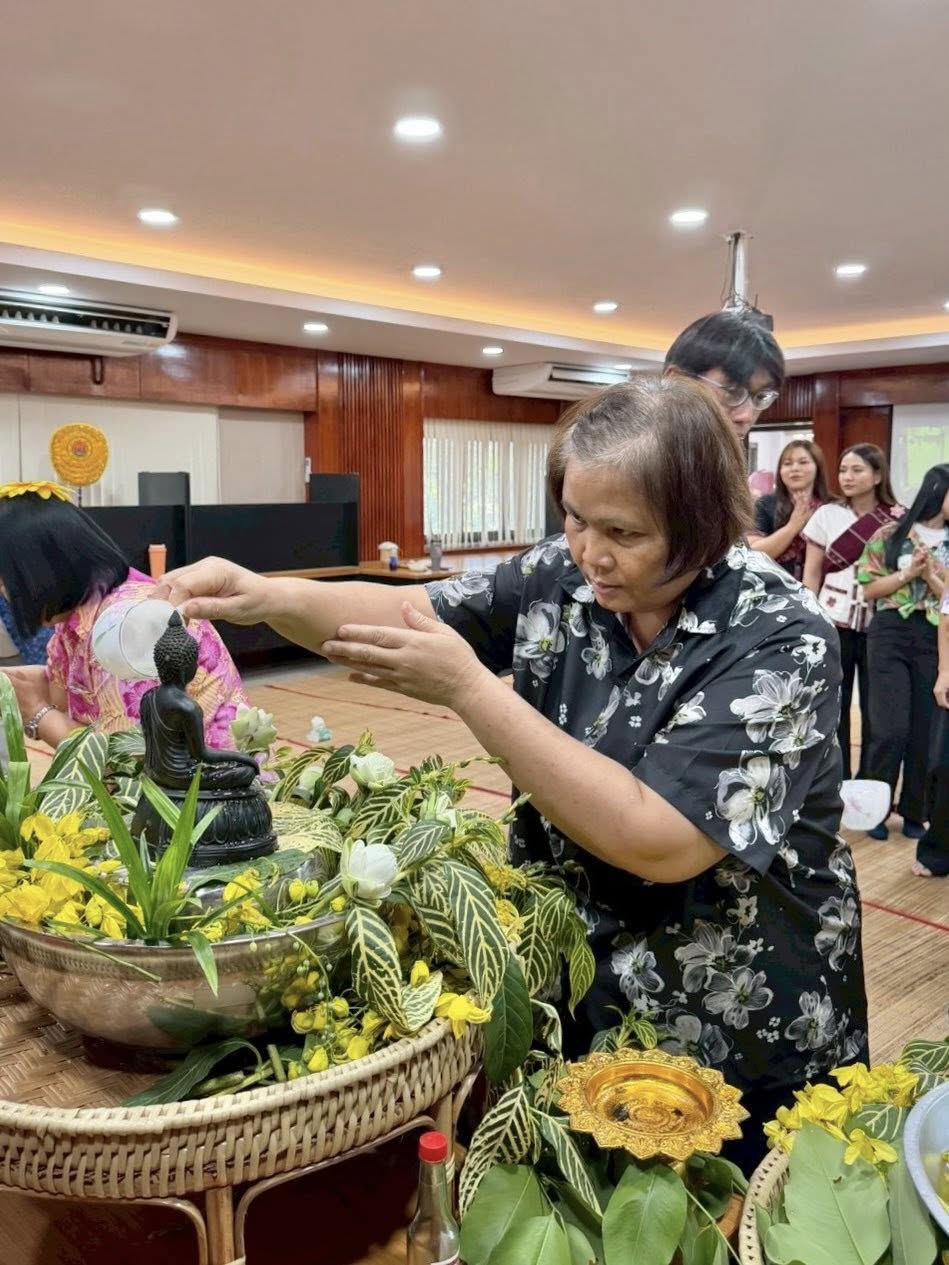 title - ส.ป.ก.กาฬสินธุ์ ร่วมใจกันจัดกิจกรรมสืบสานประเพณีสงกรานต์ เนื่องในโอกาสวันขึ้นปีใหม่ไทย ประจำปี 2569 ณ ห้องประชุม สำนักงานการปฏิรูปที่ดินจังหวัดกาฬสินธุ์ (ชั้น 2 )