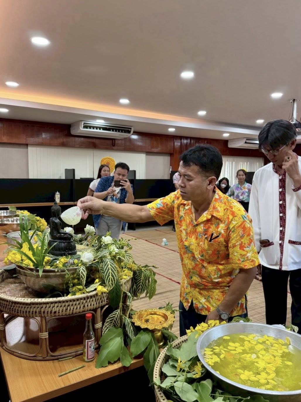 title - ส.ป.ก.กาฬสินธุ์ ร่วมใจกันจัดกิจกรรมสืบสานประเพณีสงกรานต์ เนื่องในโอกาสวันขึ้นปีใหม่ไทย ประจำปี 2569 ณ ห้องประชุม สำนักงานการปฏิรูปที่ดินจังหวัดกาฬสินธุ์ (ชั้น 2 )