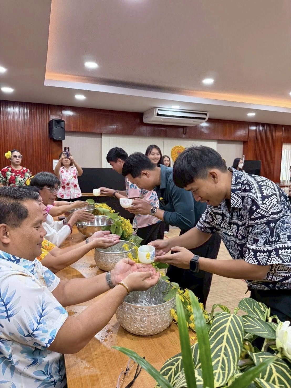 title - ส.ป.ก.กาฬสินธุ์ ร่วมใจกันจัดกิจกรรมสืบสานประเพณีสงกรานต์ เนื่องในโอกาสวันขึ้นปีใหม่ไทย ประจำปี 2569 ณ ห้องประชุม สำนักงานการปฏิรูปที่ดินจังหวัดกาฬสินธุ์ (ชั้น 2 )