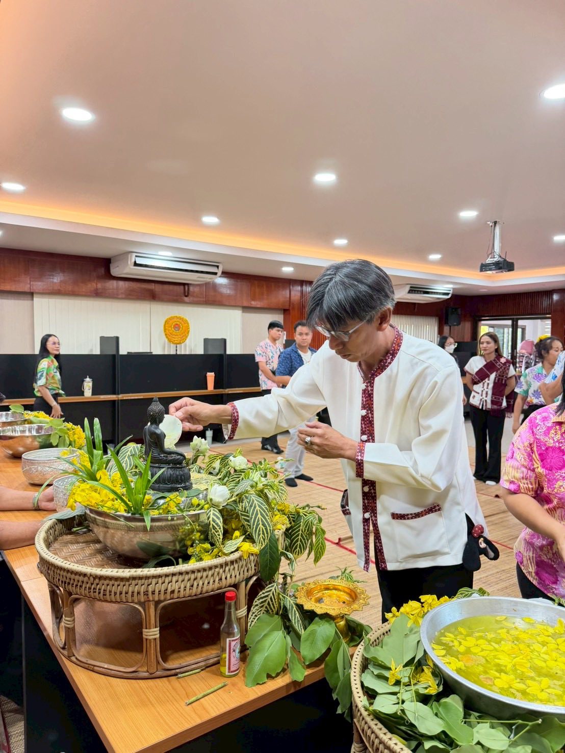 title - ส.ป.ก.กาฬสินธุ์ ร่วมใจกันจัดกิจกรรมสืบสานประเพณีสงกรานต์ เนื่องในโอกาสวันขึ้นปีใหม่ไทย ประจำปี 2569 ณ ห้องประชุม สำนักงานการปฏิรูปที่ดินจังหวัดกาฬสินธุ์ (ชั้น 2 )