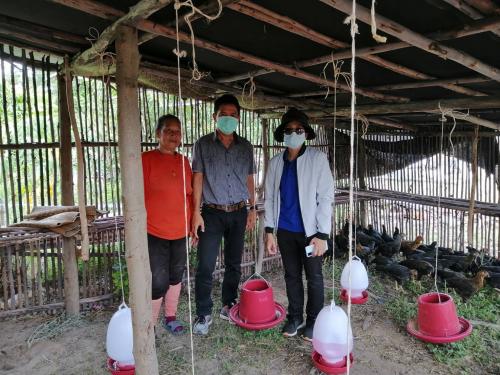 ส.ป.ก.กาฬสินธุ์ ร่วมกับ สนง.ปศ.กส. ลงพื้นที่แนะนำให้ความรู้เกษตรกรโครงการเลี้ยงไก่พื้นเมือง