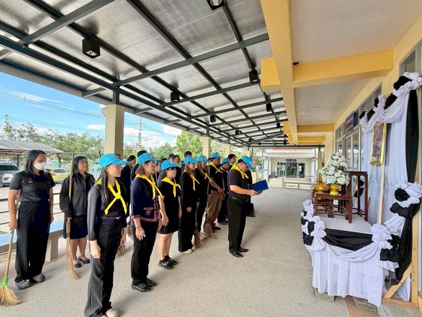 ส.ป.ก.กาฬสินธุ์ ร่วมกันกล่าวถวายสัตย์ปฏิญาณตนเป็นข้าราชการที่ดีและพลังของแผ่นดิน และร่วมปฏิบัติกิจกรรมจิตอาสา เราทำความดี ด้วยหัวใจ กิจกรรมจิตอาสาพัฒนา ทำความสะอาด ปรับภูมิทัศน์บริเวณสำนักงาน เพื่อถวายเป็นพระราชกุศลแด่สมเด็จพระนางเจ้าสิริกิติ์ พระบรมราชินีนาถ พระบรมราชชนนีพันปีหลวง”