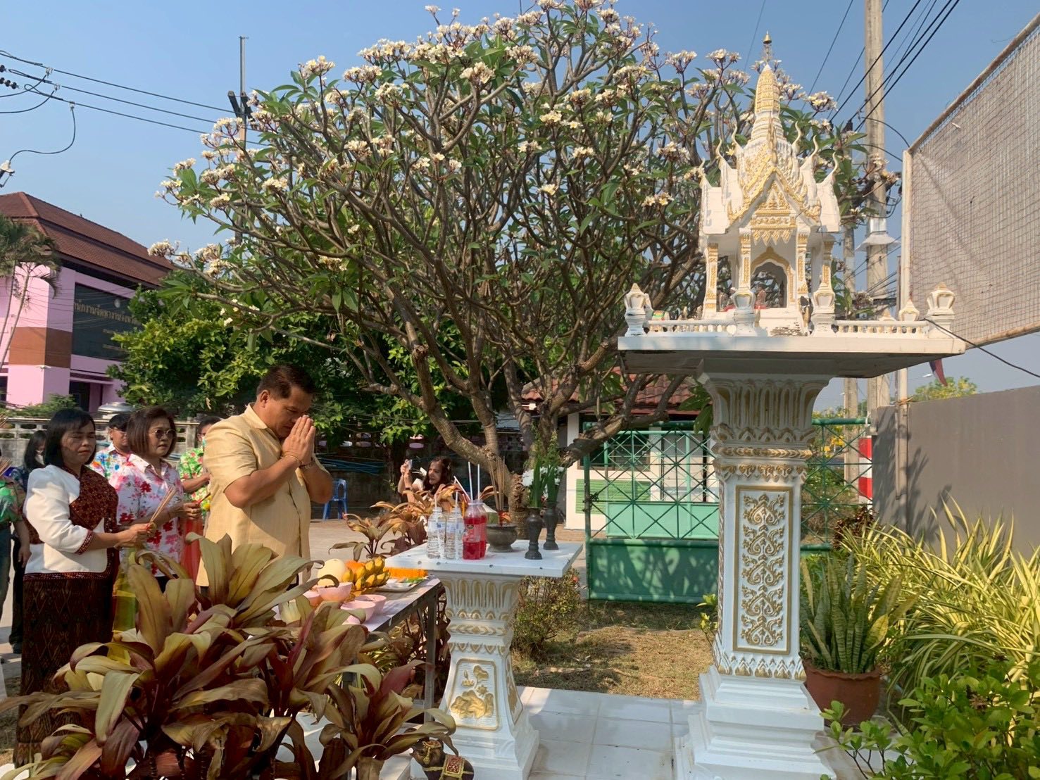 ส.ป.ก.กาฬสินธุ์ ร่วมใจกันจัดกิจกรรมสืบสานประเพณีสงกรานต์ เนื่องในโอกาสวันขึ้นปีใหม่ไทย ประจำปี 2569 ณ ห้องประชุม สำนักงานการปฏิรูปที่ดินจังหวัดกาฬสินธุ์ (ชั้น 2 )