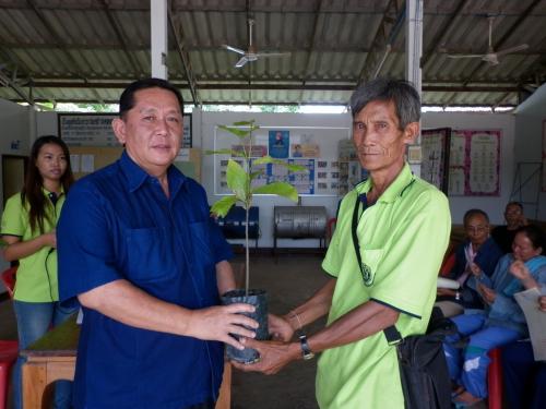 ส.ป.ก.กำแพงเพชร จัดโครงการปลูกไม้เศรษฐกิจเพื่อการฟื้นฟูสภาพแวดล้อมในเขตปฏิรูปที่ดิน ประจำปี ๒๕๕๕   