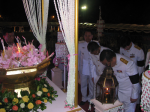 พิธีถวายดอกไม้จันทน์ในงานพระราชทานเพลิงพระศพ  