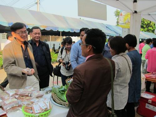 เรื่อง : ผู้ว่าฯดำเนินโครงการ บำบัดทุกข์ บำรุงสุข สร้างรอยยิ้มประชาชน