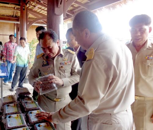 โครงการรณรงค์และถ่ายทอดเทคโนโลยีการลดต้นทุนการผลิตข้าวเพื่อคืนความสุขให้ชาวนา  