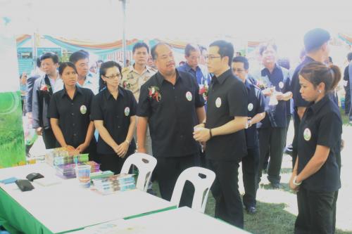 การจัดงานโครงการคลินิกเกษตรเคลื่อนที่ในพระราชานุเคราะห์ฯ เนื่องในวันคล้ายวันประสูติ พระเจ้าหลานเธอพระองค์เจ้าทีปังกรรัศมีโชติ ระหว างวันที่ ๒๙-๓๐ เมษายน ๒๕๕๖ ณ โรงเรียนศึกษาสงเคราะห์พนมทวน  