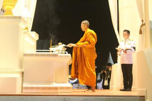 เจ้าหน้าที่ ส.ป.ก.กาญจนบุรี เข้าร่วมพิธีถวายดอกไม้จันทน์งานพระราชพิธีถวาย พระเพลิงพระบรมศพพระบาทสมเด็จพระปรมินทรมหาภูมิพลอดุลยเดช บรมนาถบพิตร