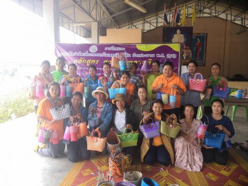 ส.ป.ก.กาญจนบุรี จัดฝึกอบรมเกษตรกรโครงการศิลปาชีพเพื่อเกษตรกรในเขตปฏิรูปที่ดิน