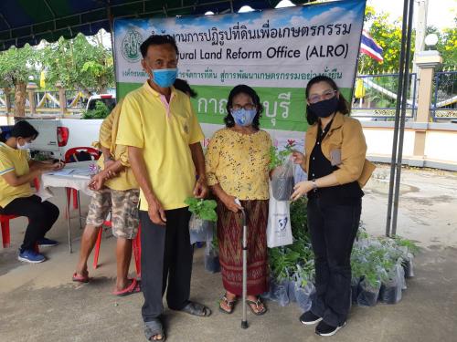 ส.ป.ก.กาญจนบุรี ออกให้บริการโครงการจังหวัดเคลื่อนที่และคลินิกมหาดไทย ครั้งที่ 8/2563 