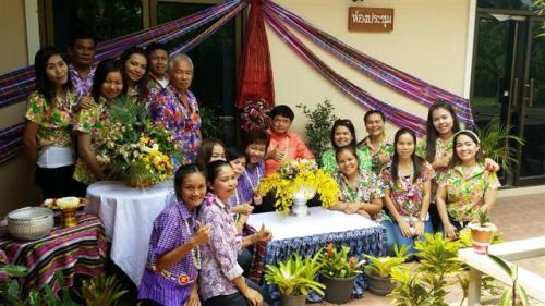 รดน้ำขอพร ร่วมสืบสานประเพณีสงการนต์ปีใหม่ไทย ปี ๒๕๕๘  