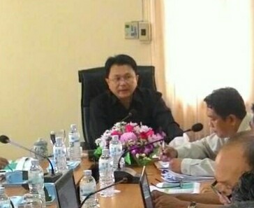 เลขาธิการสำนักงานการปฏิรูปที่ดินเพื่อเกษตรกรรม (นายสมปอง อินทร์ทอง) และคณะเดินทางมาตรวจเยี่ยมสำนักงานการปฏิรูปที่ดินจังหวัดกระบี่ (ส.ป.ก.กระบี่) และประชุมติดตามความก้าวหน้าในการดำเนินงานฯ