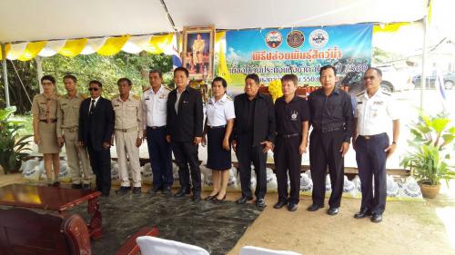 ส.ป.ก.กระบี่ ร่วมพิธีปล่อยพันธุ์สัตว์น้ำ เนื่องในวันประมงแห่งชาติ ประจำปี 2560 
